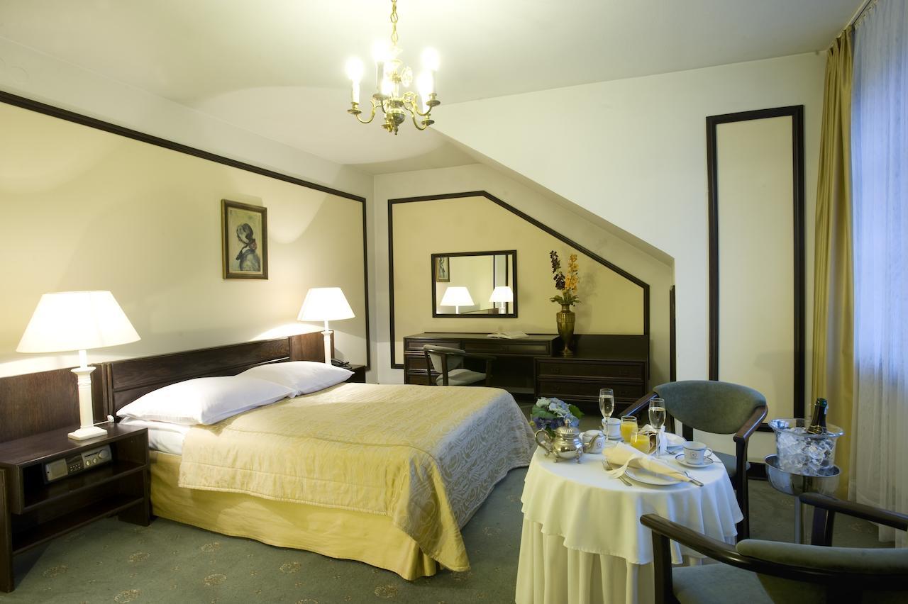 Hotel "Zajazd Napoleonski" Warsaw Bilik gambar