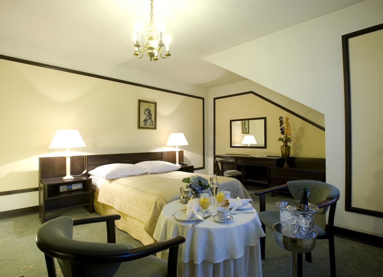 Hotel "Zajazd Napoleonski" Warsaw Bilik gambar