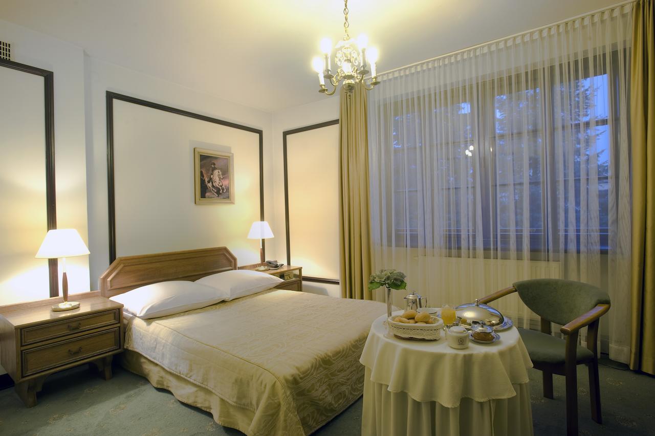 Hotel "Zajazd Napoleonski" Warsaw Bilik gambar