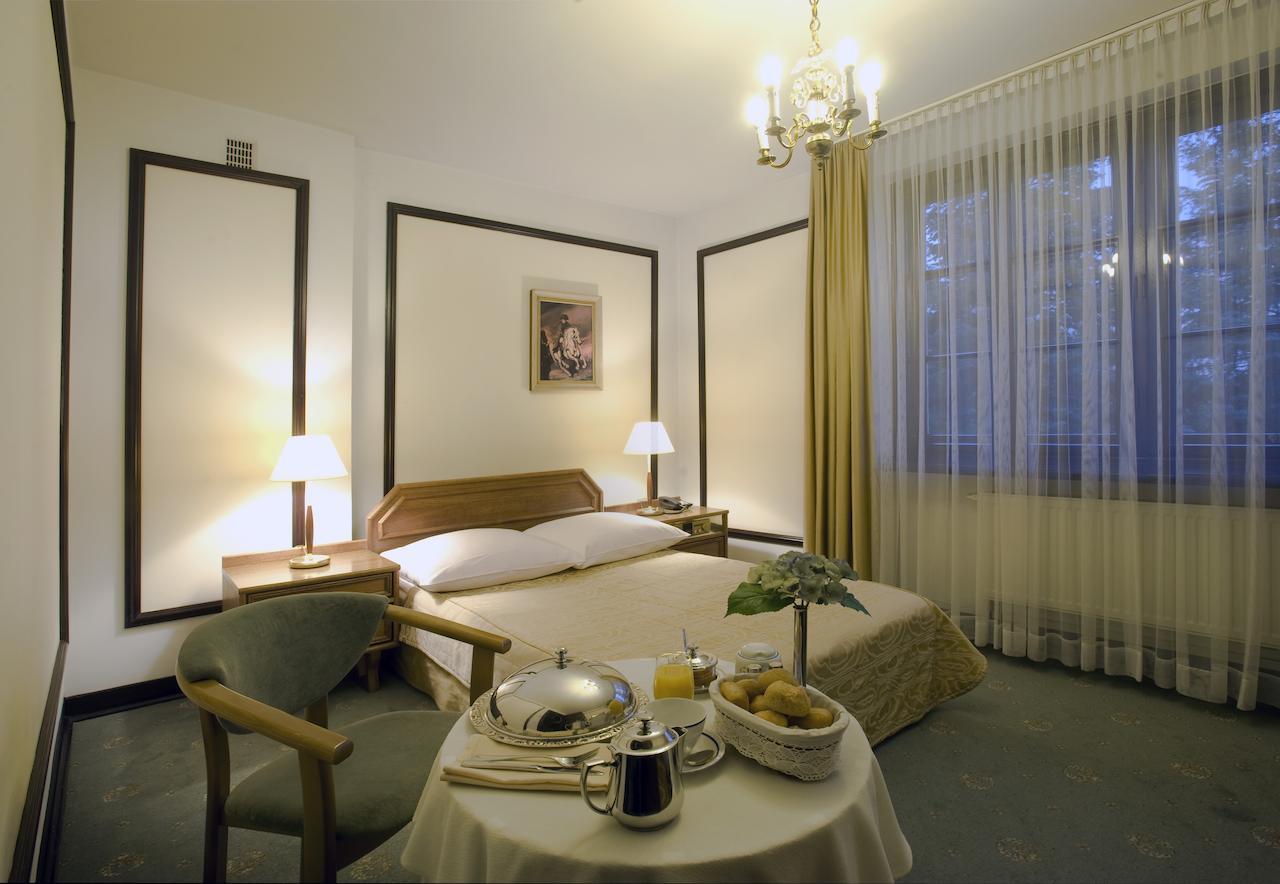 Hotel "Zajazd Napoleonski" Warsaw Bilik gambar